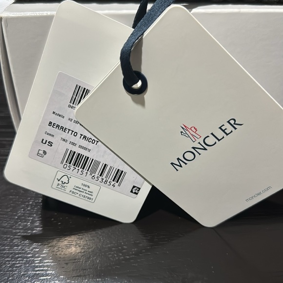 Moncler knit hat unisex size - Picture 3 of 4